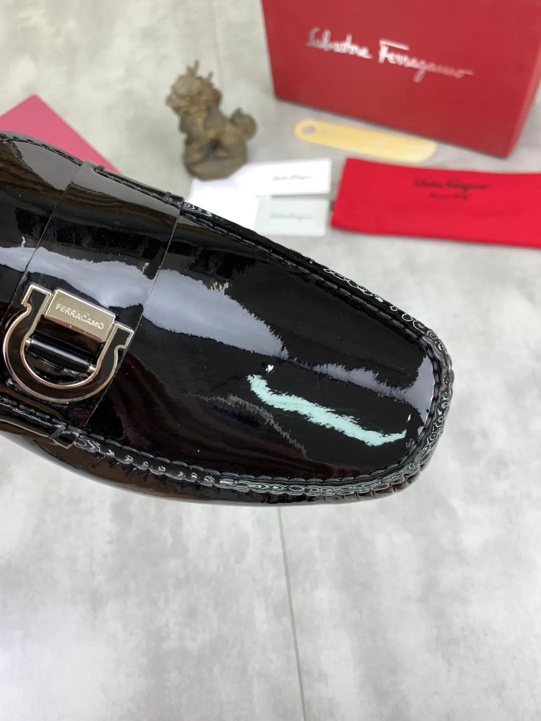 Men's shoes 💰P542 New model, high quality [Ferragamo/Ferragamo] Latest lazy slip-on shoes Original imported calfskin, imported cowhide lining + original luxury metal buckle + original combination outsole Comparison without pressure Code number: 38-45